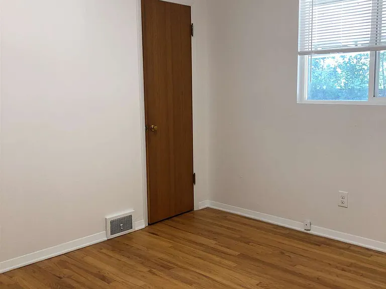 1017 W Mulberry St — Photo 6