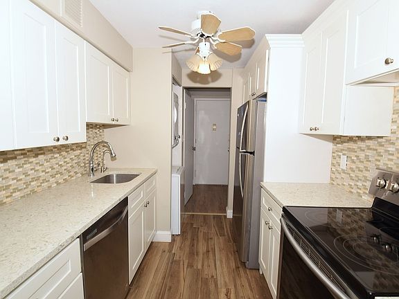 3rd image of 235 W Park Ave