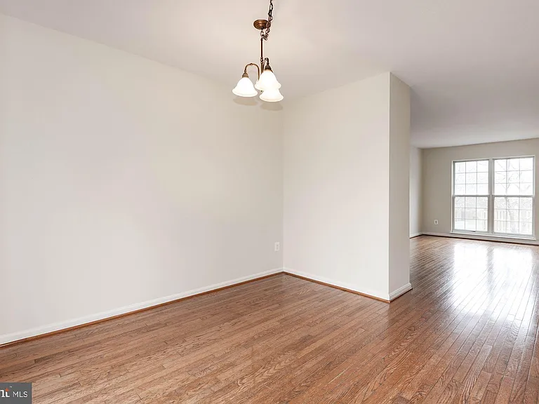 22037 Manning Sq — Photo 14