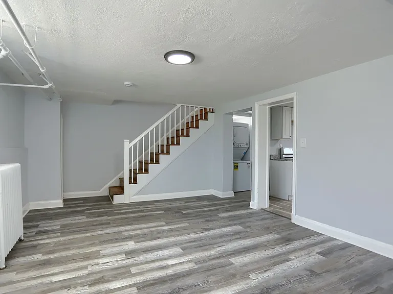1323 N Kenwood Ave — Photo 5