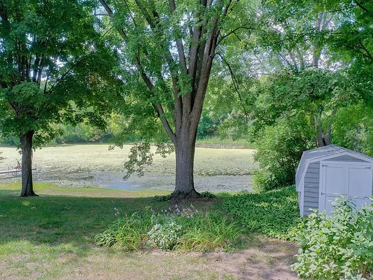 1335 Garland Ln N — Photo 25