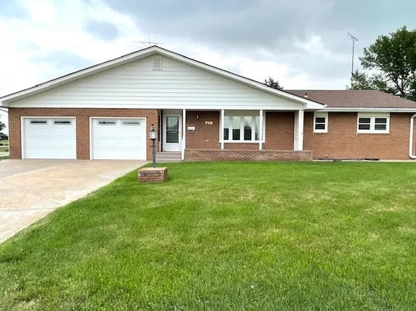 740 N 3rd St, Wakeeney, KS 67672