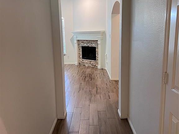 4th image of 518 Ivy Cross Ln