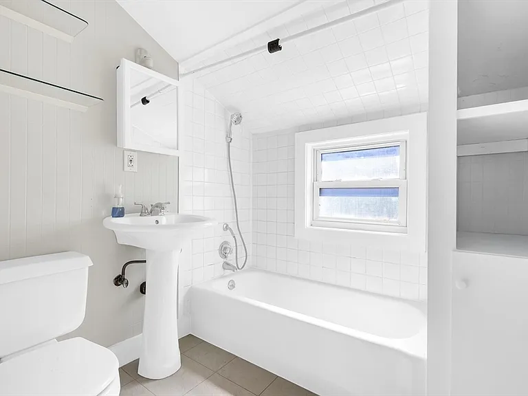 28 Evergreen St #3 — Photo 2