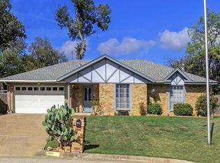 5211 Chimney Ct, Arlington, TX 76016