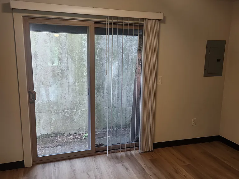 550 SE 60th Ave #106 — Photo 7