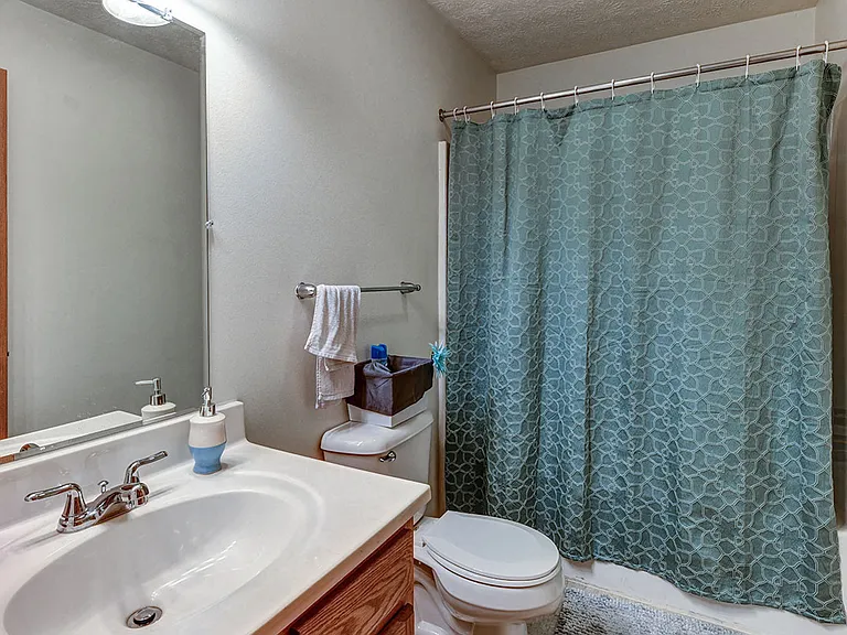 East Newark Homes — Photo 10
