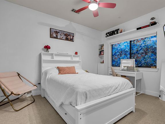 5th image of 4405 Eigel St