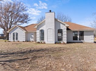 655 E Reindeer Rd, Lancaster, TX