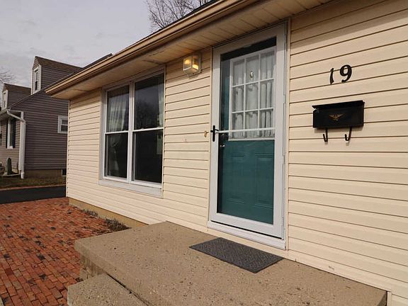 3rd image of 19 Westmoor Dr