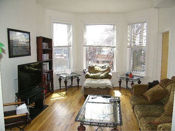 3rd image of 2312 W Dickens Ave APT 3F