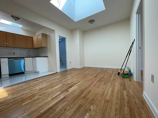 Rented by HOLTON REAL ESTATE INC. | media 2