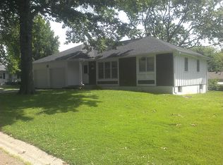 1702 S Benton Ave, Marshall, MO 65340
