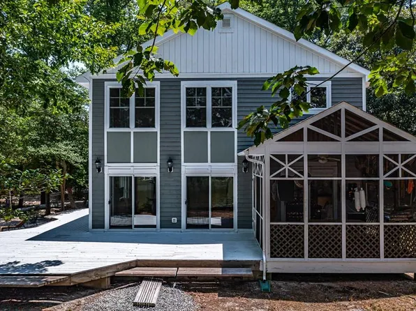 207 Pelican Ln, Reedville, VA 22539