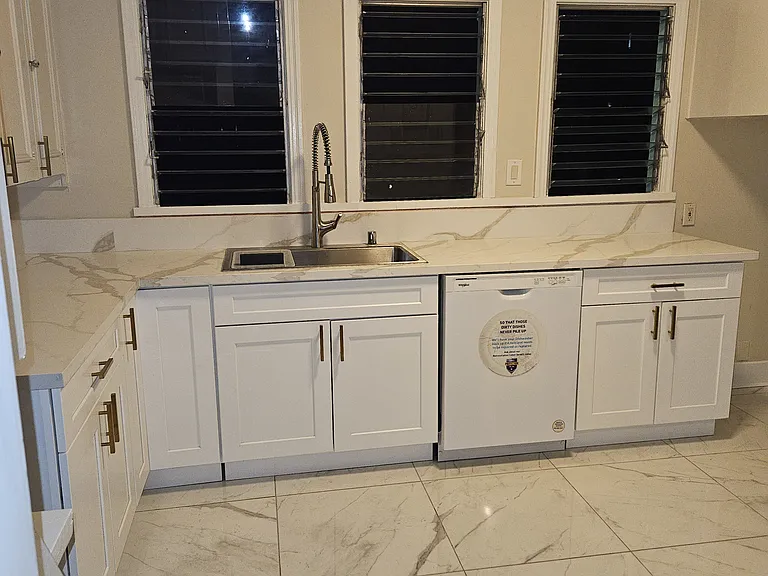 1460 S Holt Ave — Photo 38