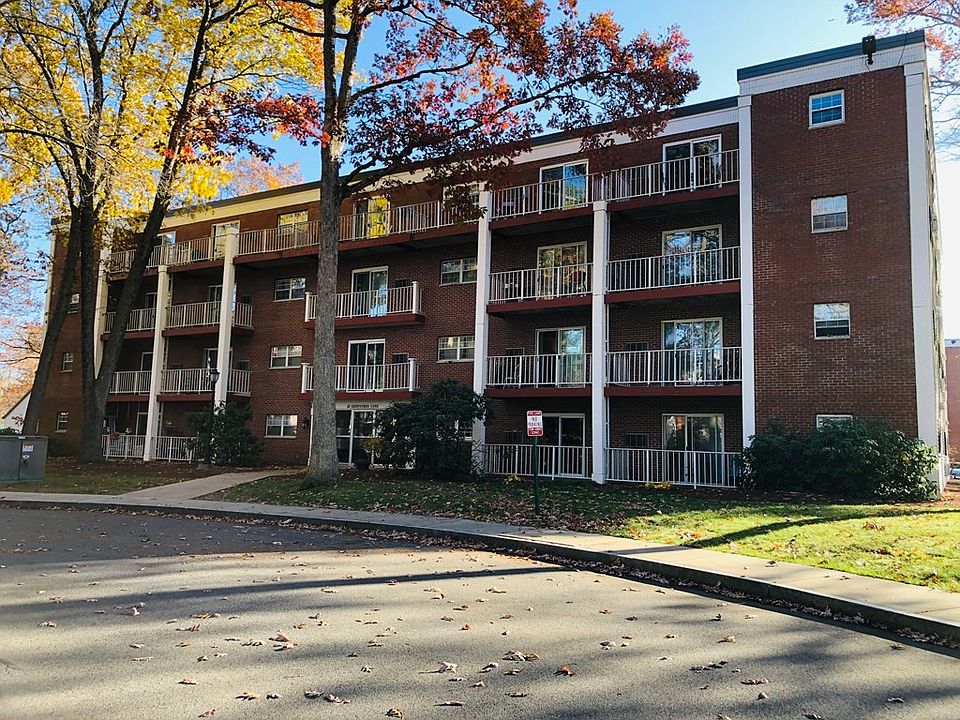 1st image of 55 Greentree Ln APT 33