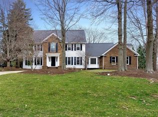 2863 Camelot Ct, Willoughby Hills, OH 44092