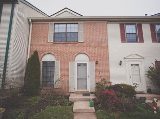 13 Kirby Ln #115, Franklin Park, NJ 08823