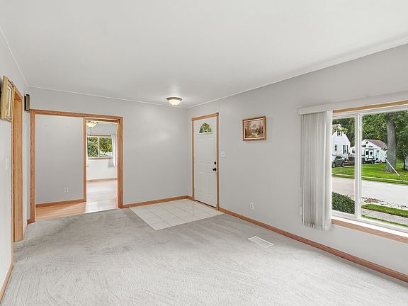 5th image of 341 W Wood Ave