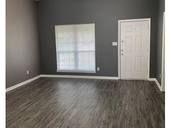 3rd image of 510 Nelson Ln