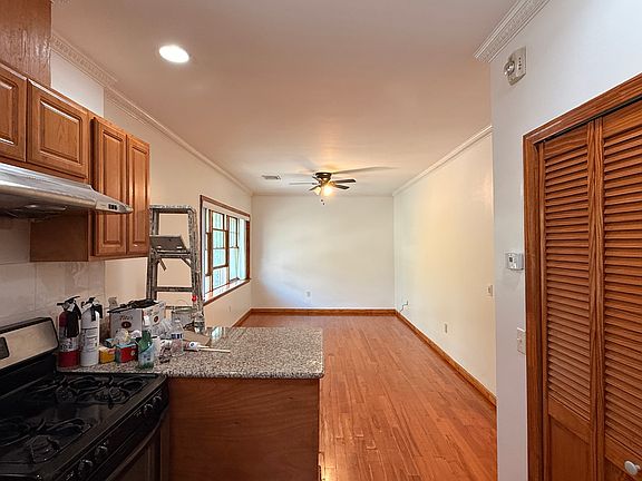 3rd image of 215 Main St #F