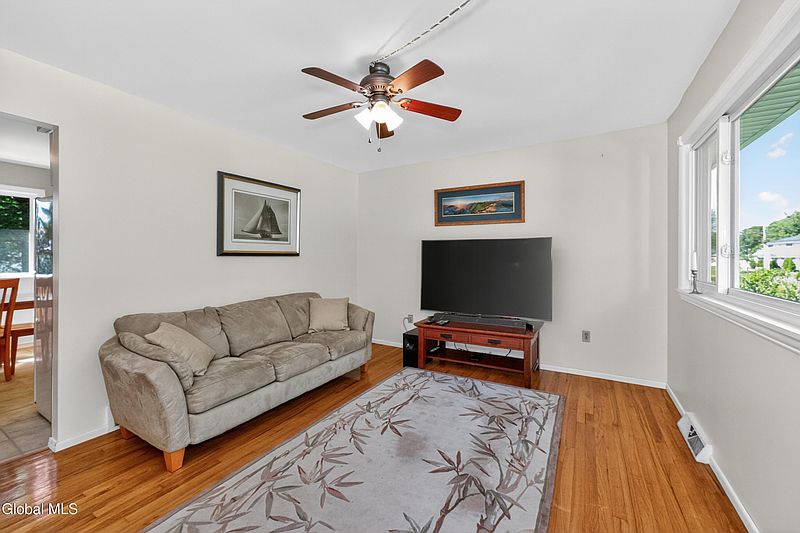 5th image of 57 Fuller Terrace