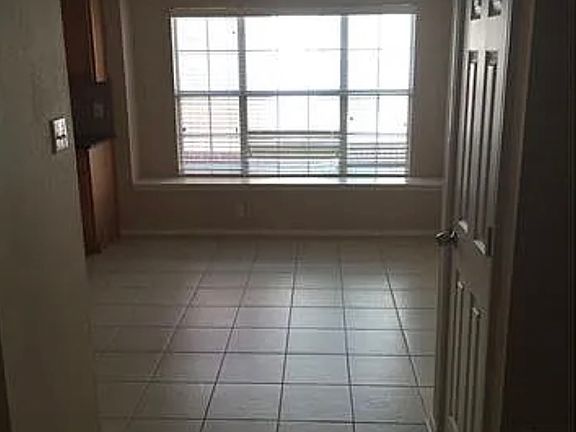 5th image of 2525 Persimmon Dr