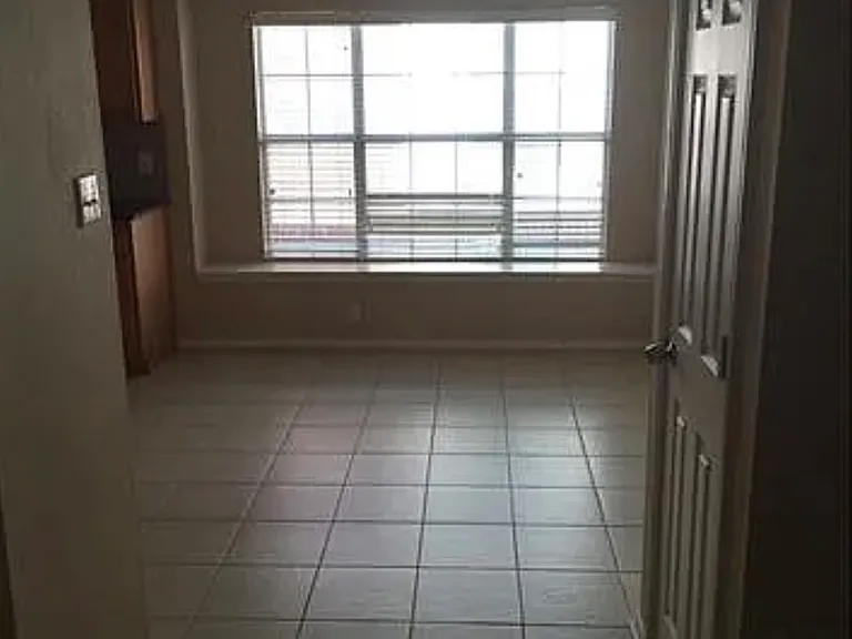 2525 Persimmon Dr — Photo 5