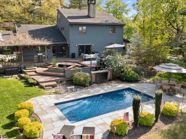 2 Northfield Ct, Lambertville City, NJ 08530