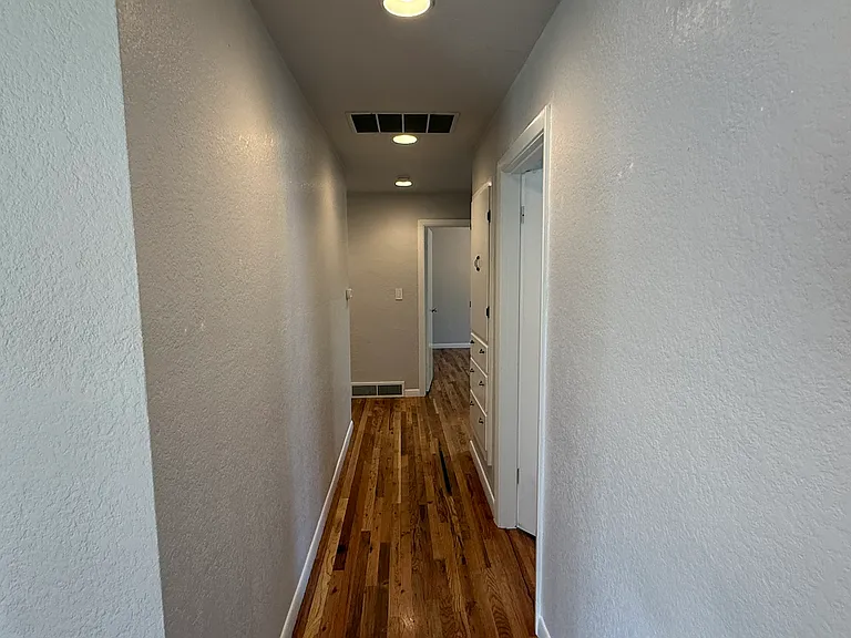 3120 Willamette Dr N — Photo 13