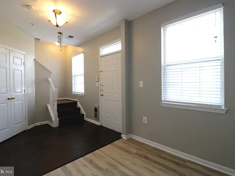 21786 Dragons Green Sq — Photo 2