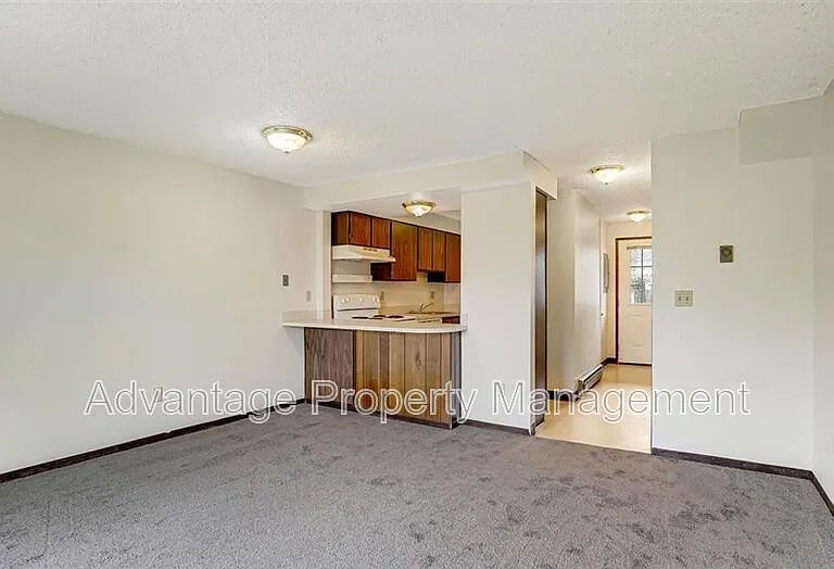 1455 NW Division St #2 — Photo 6