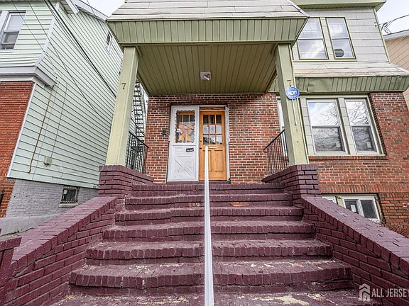 3rd image of 7 Mapes Ter