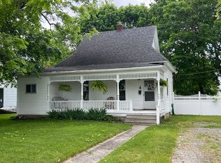 114 S Line St, Chesaning, MI 48616