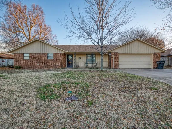 530 Sunset Dr, Watonga, OK 73772