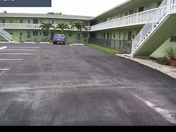 3rd image of 702 N L St APT 11