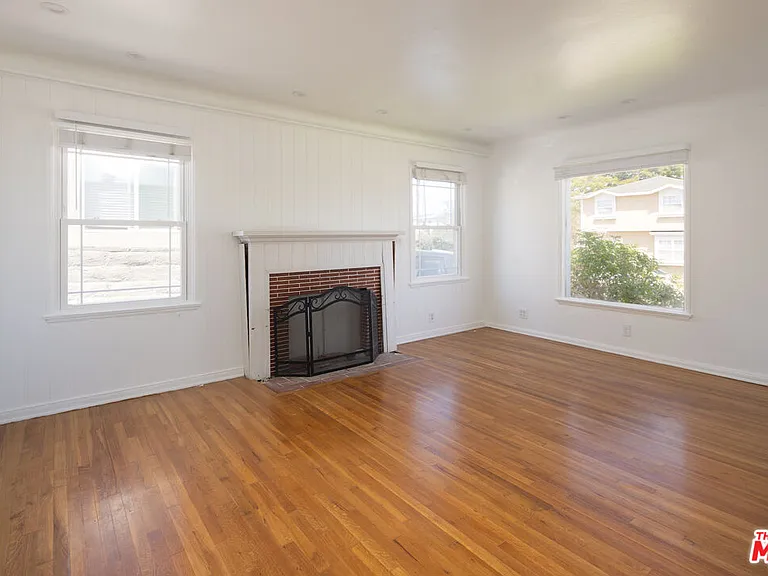 8333 Airlane Ave — Photo 2