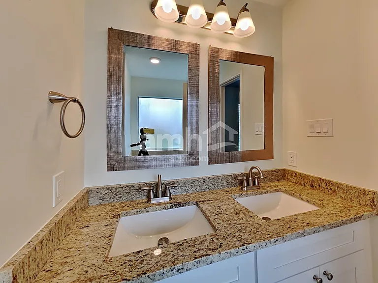 3906 Hawthorn Glen Ct — Photo 9
