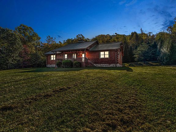 2nd image of 121 Spruce Valley Ln