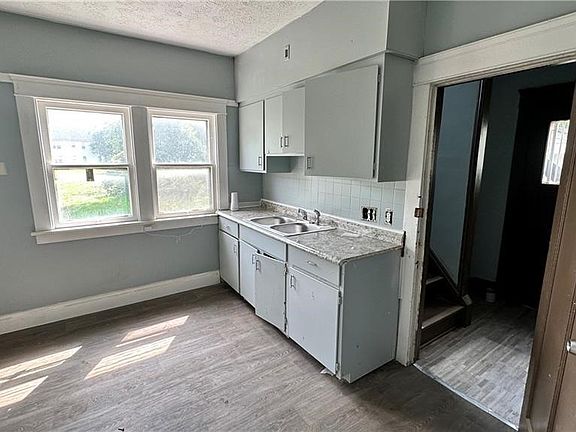 5th image of 12326 Tuscora Ave