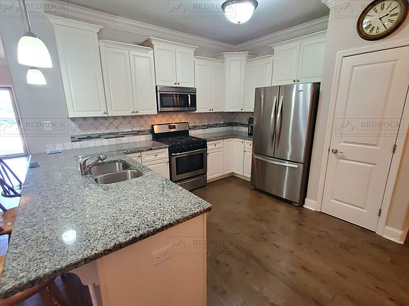3rd image of 124 Moore Farm Cir NW