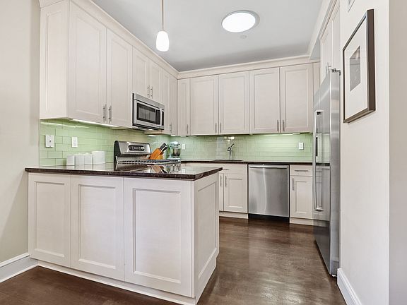 3rd image of 215 Degraw St