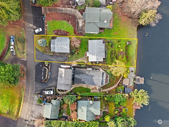3rd image of 1640 SE Crescent Drive