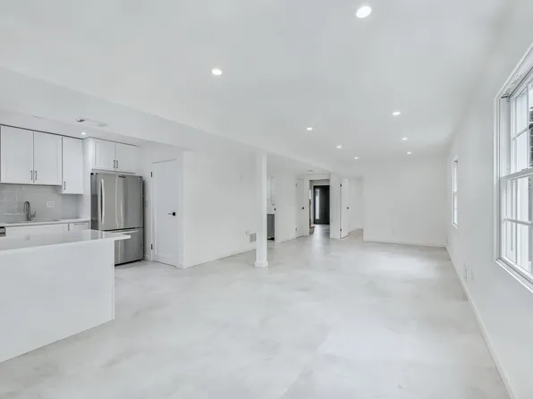 4330 Manhattan Avenue image 13 of 31