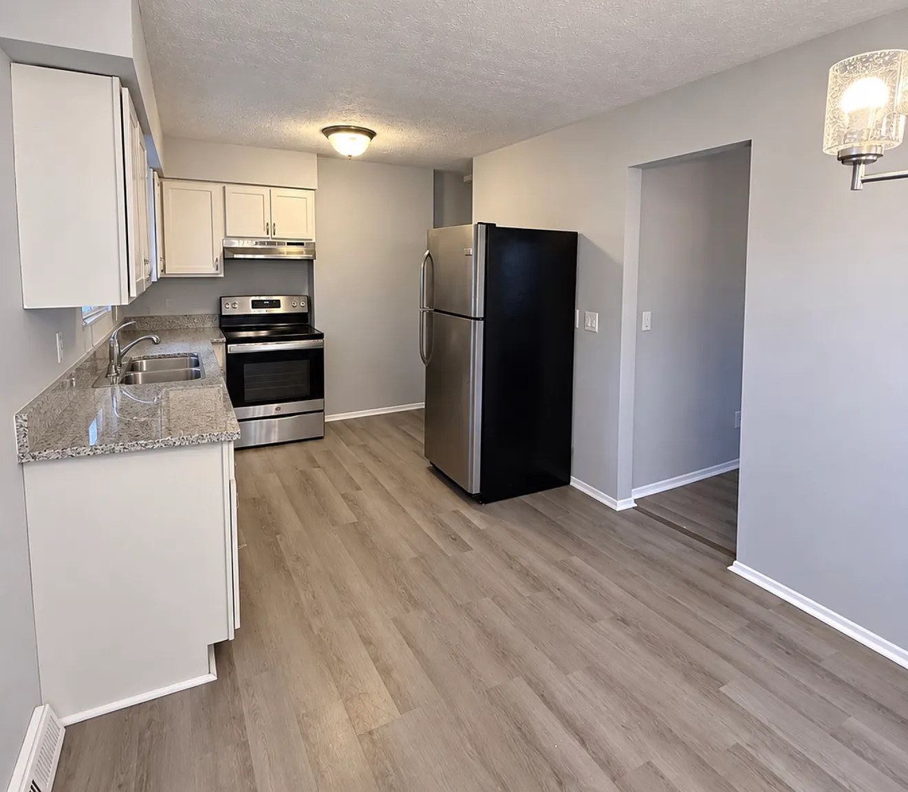 3 bed, 1.5 bath, 1392 sqft, $1,700 — Photo 1