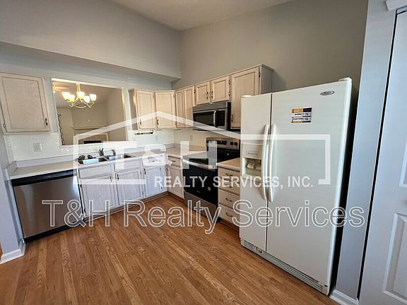 4th image of 737 Muirfield Dr