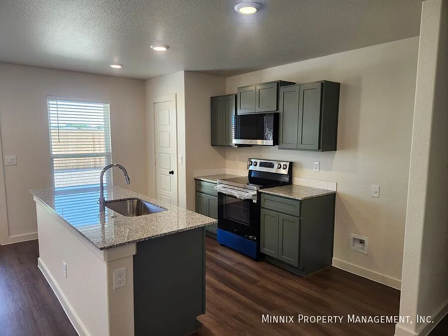 3 bedroom/ 2 bath | 5619 Colgate St. — Photo 2