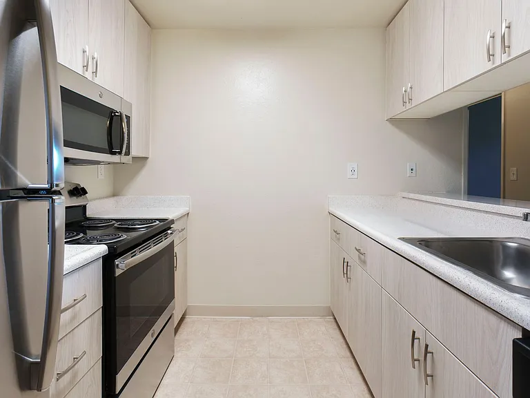 WOODSIDE — Photo 11