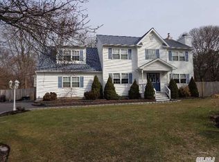 21 Maple Pl, Selden, NY 11784