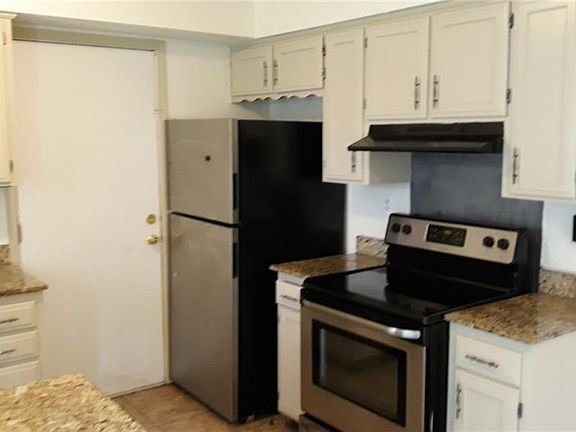 3rd image of 207 NE J St